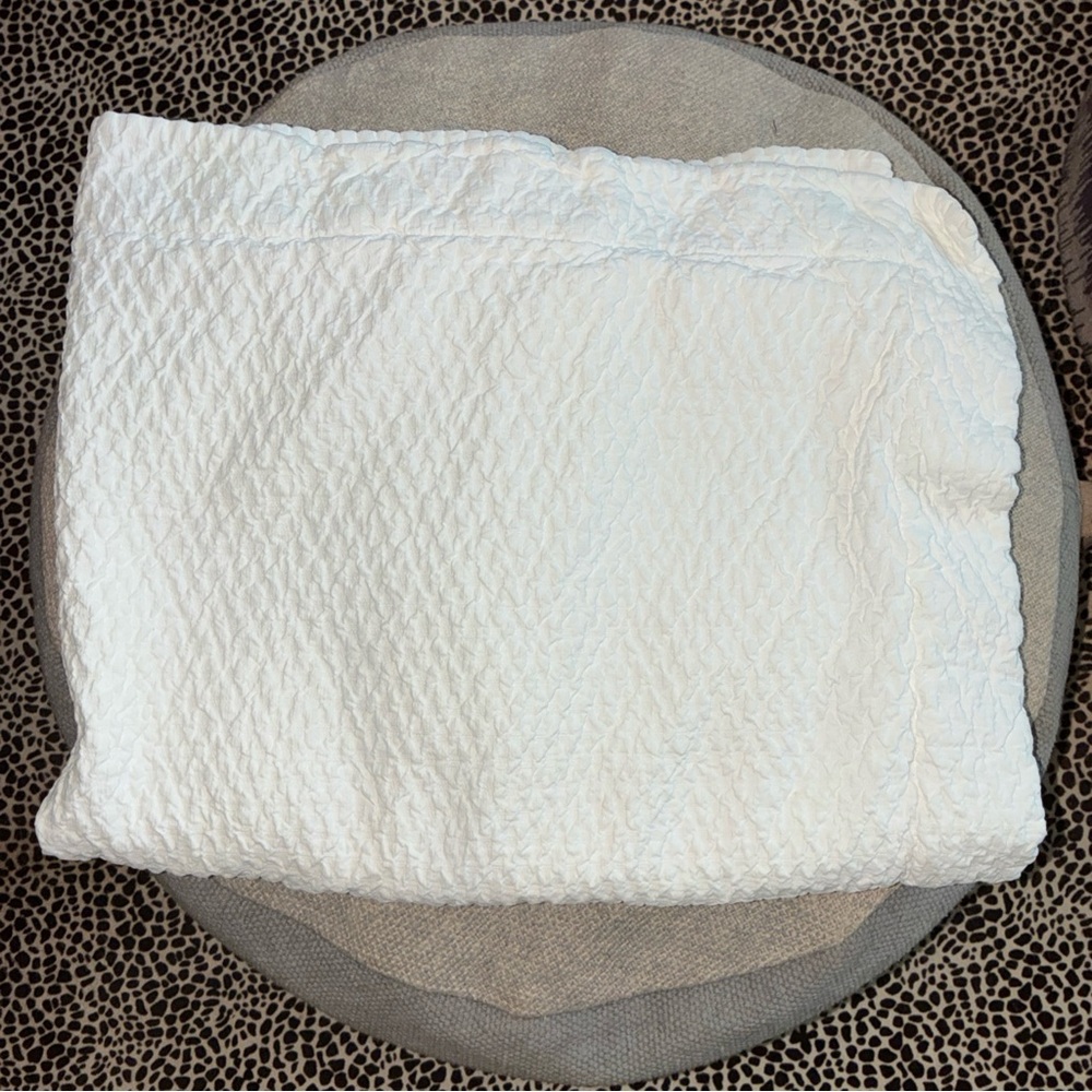 Matouk Standard quilted pillow sham White Heavy Weight Cotton EUC